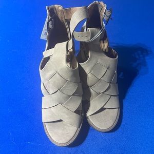 Universal Thread 7 1/2